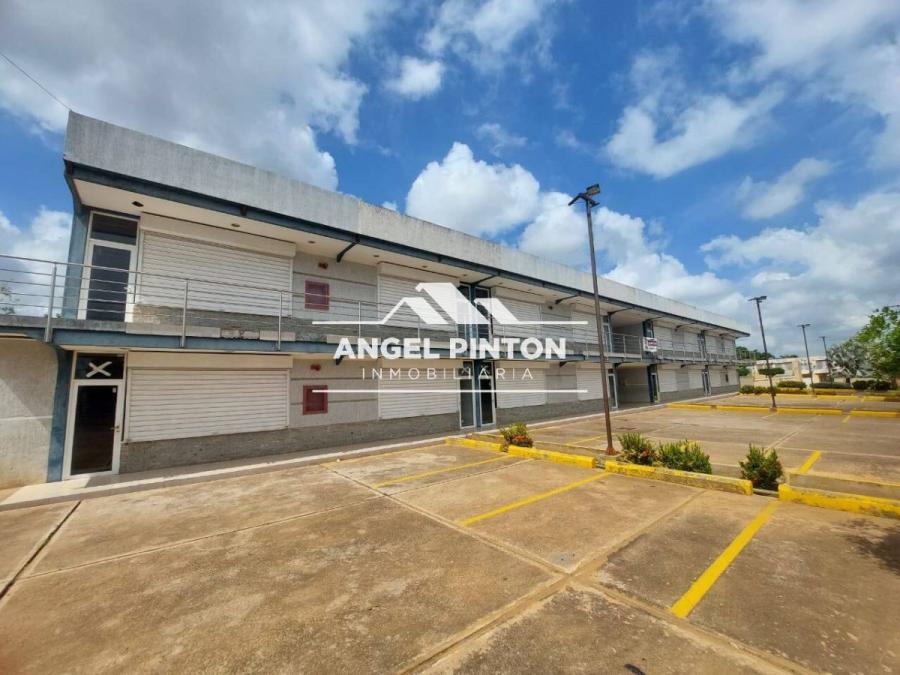 CENTRO COMERCIAL EN VENTA EN ZONA INDUSTRIAL SUR API 9871