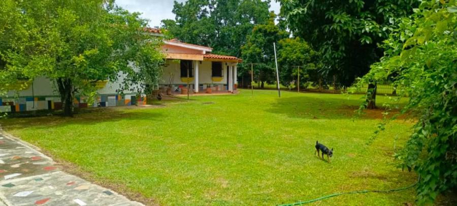 CR vende Casa Multifamiliar en Urb Safari Country Club, Tocuyito 