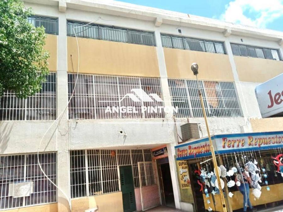 EDIFICIO COMERCIAL EN VENTA EN UNICENTRO LAS PULGAS MARACAIBO API 6489