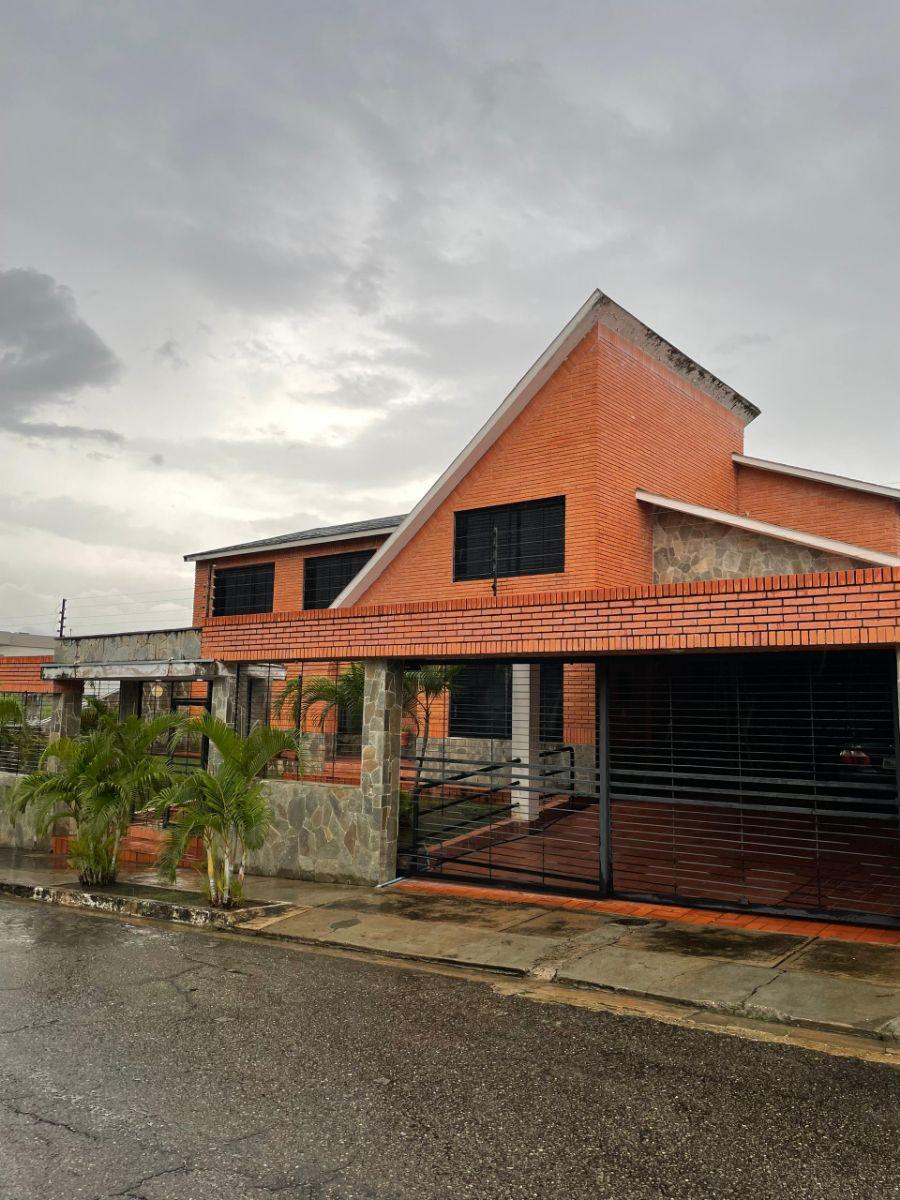 Foto Casa en Venta en valencia, Altos de Guataparo, Carabobo - U$D 280.000 - CAV230973 - BienesOnLine