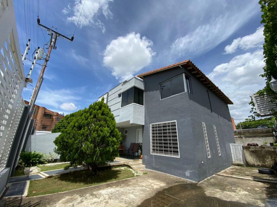 Edna Uzcategui VENDE Townhouse en Manantial - Naguanagua.