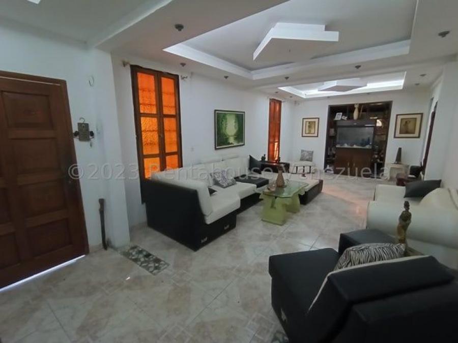 En venta amplia casa ubicada en El Limón