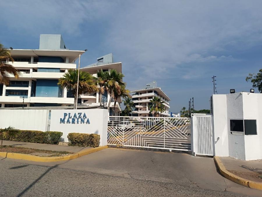 En venta apartamento en C.R Plaza Marina, Lecheria.