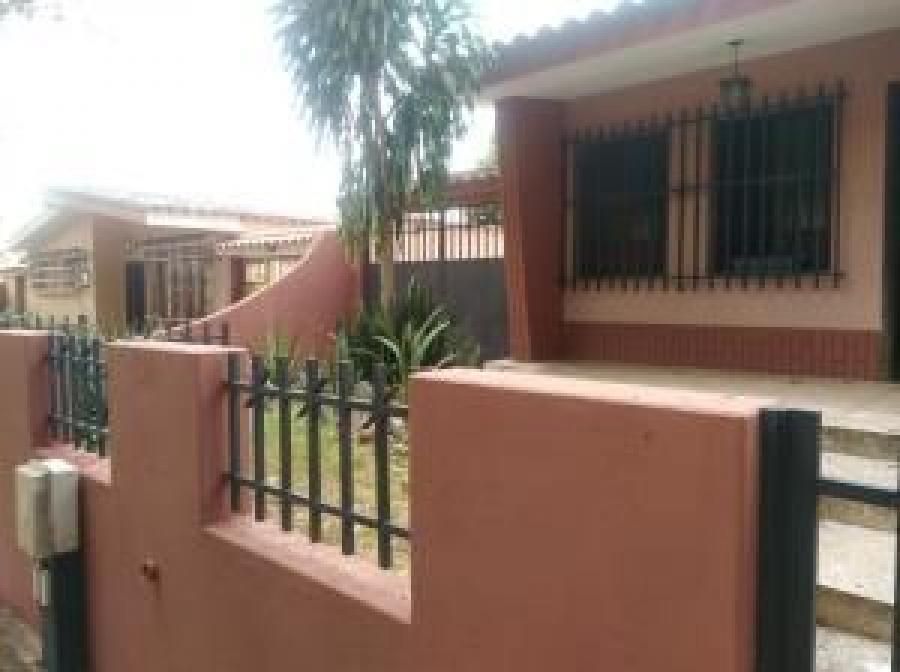 En Venta Casa en El Trigal Sur MLS #21-1684 Eloisa Mejia +584144336418