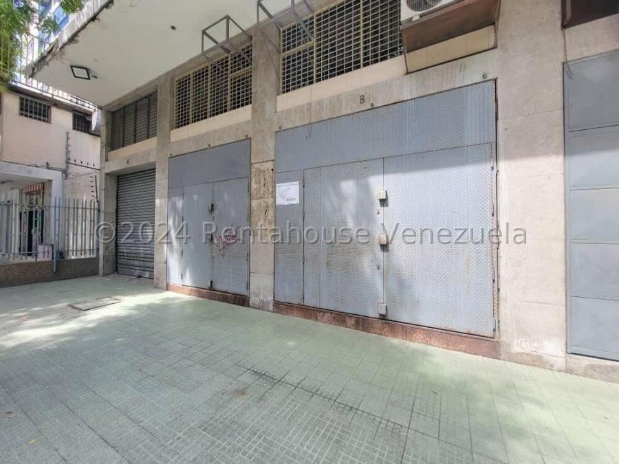 En venta excelente local comercial en Los Rosales 