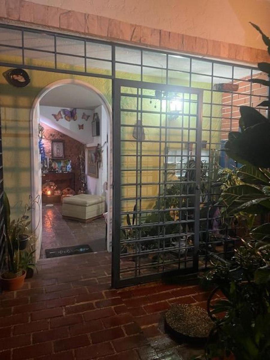 Excelente Casa-Quinta en venta. Situado la Urb. Horizonte. Municipio Sucre del Estado Miranda.