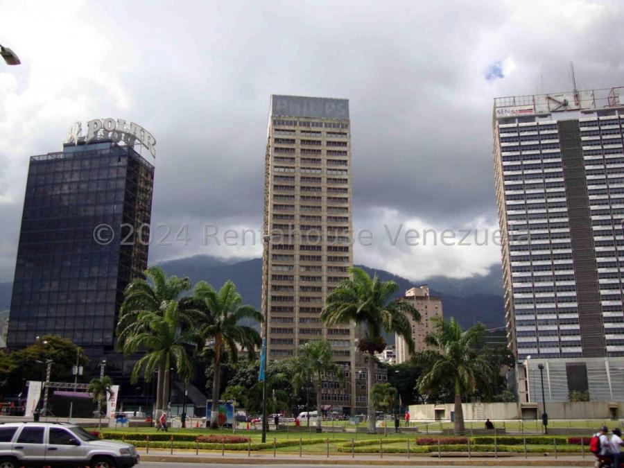 Excelente Local Comercial En alquiler Plaza Venezuela, alto trafico de personas