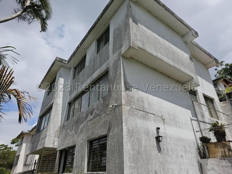 Hermosa Casa de 3 niveles En Venta, Potrerito Arriba, San Antonio de Los Altos 