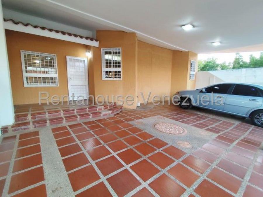 Hermoso Townhouse en alquiler en Zona Oeste