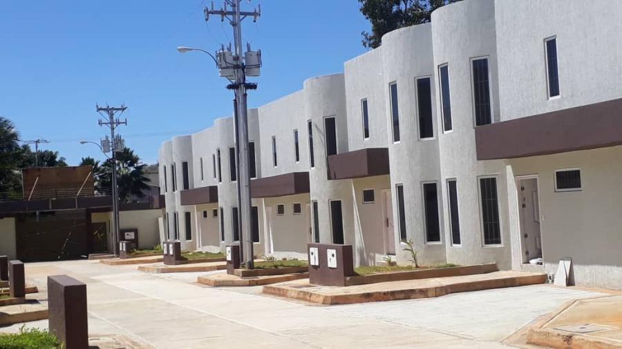 ISLA DE MARGARITA LOS ROBLES ULTIMOS TOWNHOUSES EN VENTA