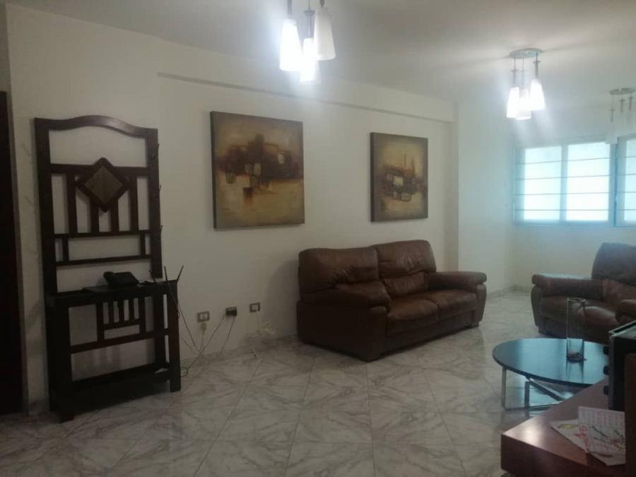 L&L 2000 VENDE APARTAMENTO EN EL BOSQUE 