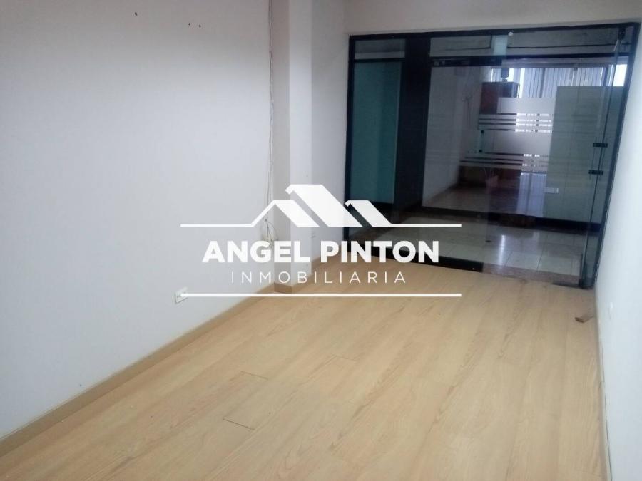 LOCAL COMERCIAL EN ALQUILER CC CIUDAD TRINIDAD MARACAIBO API 7784 