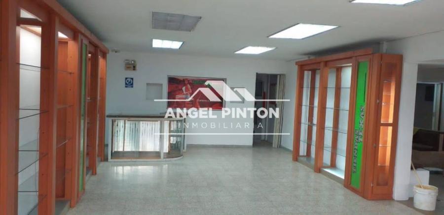 LOCAL COMERCIAL EN ALQUILER EN CC LA FUENTE No 16 CABIMAS API 5864