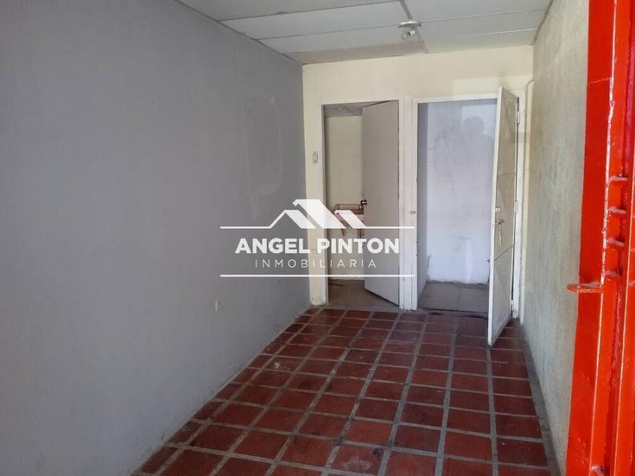 LOCAL COMERCIAL EN ALQUILER EN SANTA RITA ZONA NORTE MARACAIBO API 5361