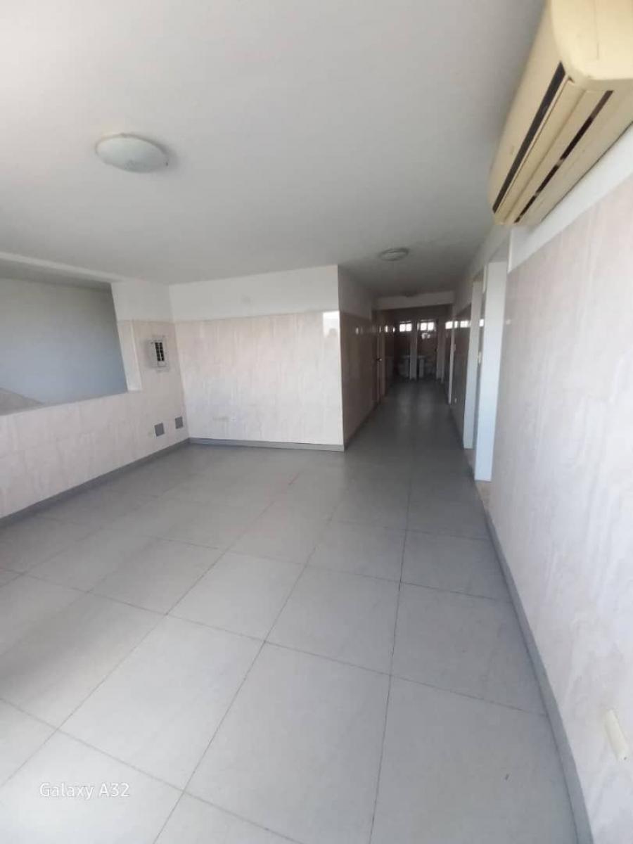 Foto Oficina en Alquiler en Iribarren, Barquisimeto, Lara - U$D 2.500 - OFA233167 - BienesOnLine