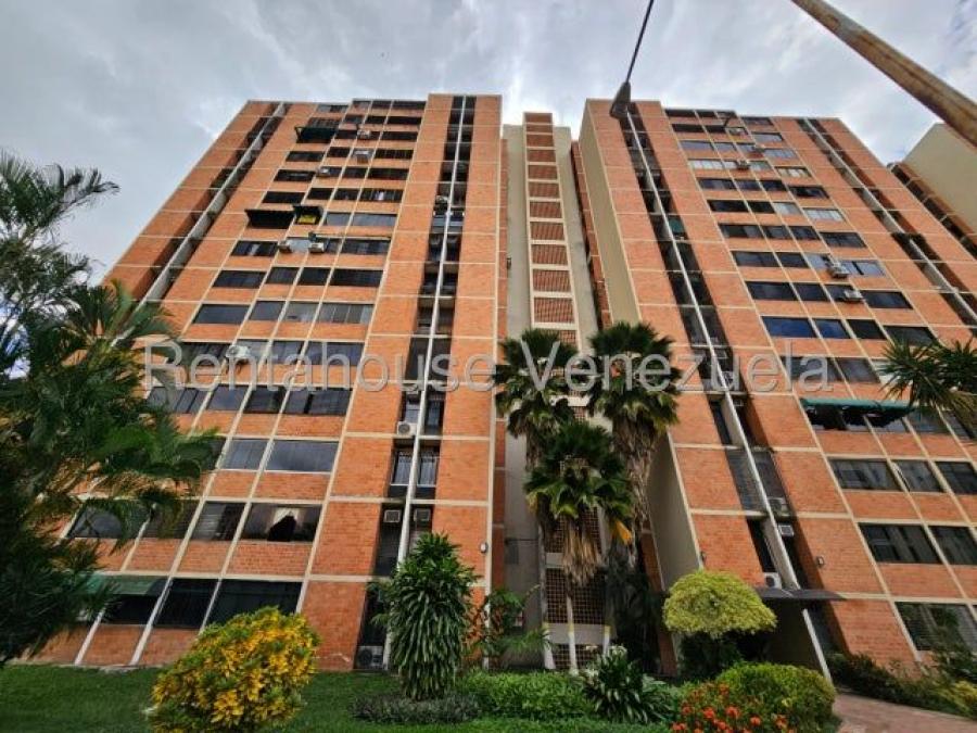 Moderno apartamento en venta en Urb. Bosque Alto