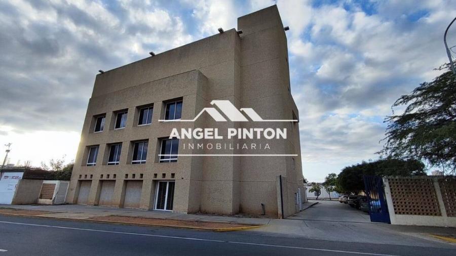 OFICINA EN VENTA Y ALQUILER AVENIDA EL MILAGRO MARACAIBO API 5679