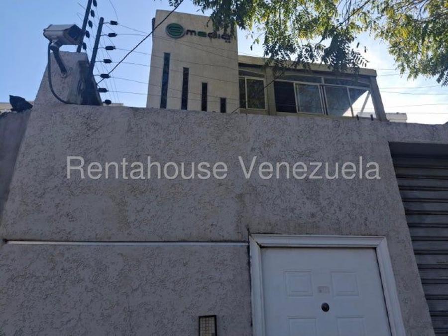 Se alquila edificio con locales en La Barraca