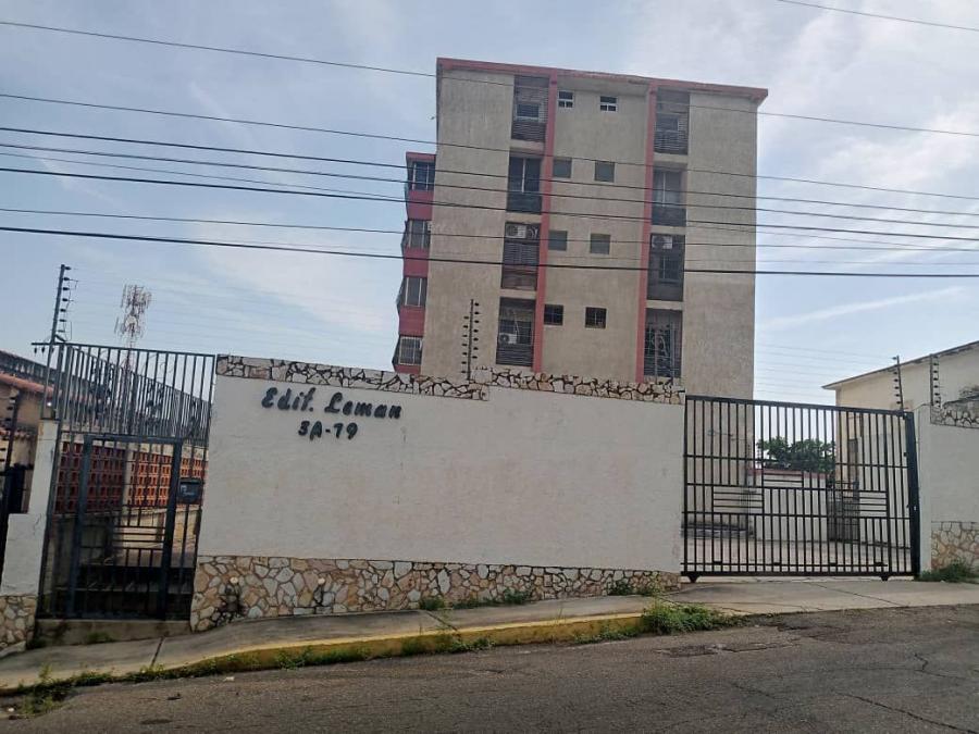 SE VENDE AMPLIO APARTAMENTO SECTOR VALLE FRIO EDIF. LEMAN MARACAIBO