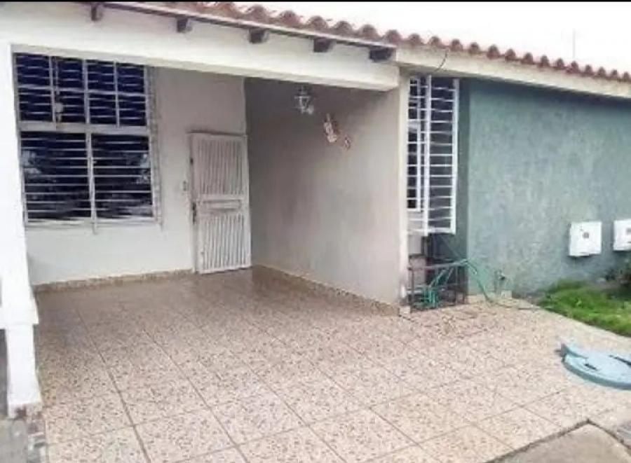 SE VENDE CASA CR LOS JARDINES PALMA REAL 