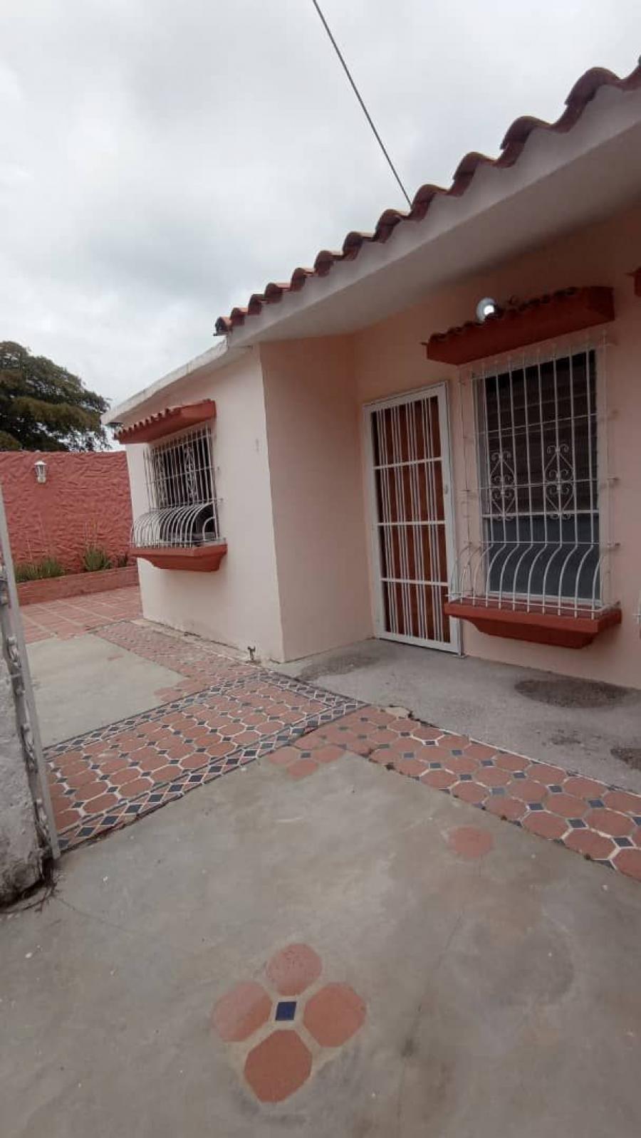 SE VENDE CASA EN LA ESMERALDA SAN DIEGO ESTADO CARABOBO. LUISA MEZONES VENDE