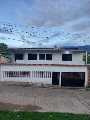 SE VENDE CASA GRANDE Y ESPACIOSA