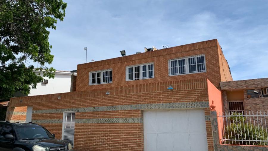 SE VENDE  Casa-Quinta de 2 plantas, EL TRIGAL. LUISA MEZONES VENDE