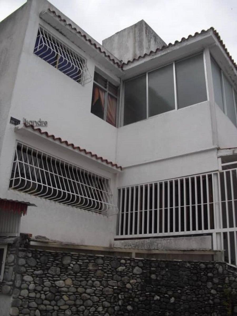 Foto Casa en Venta en San Bernardino, San Bernardino, Distrito Federal - U$D 83.300 - CAV233160 - BienesOnLine