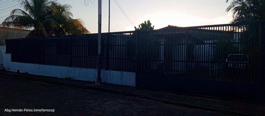 SE VENDE CASA URB LOS NARANJOS  NEGOCIABLE 