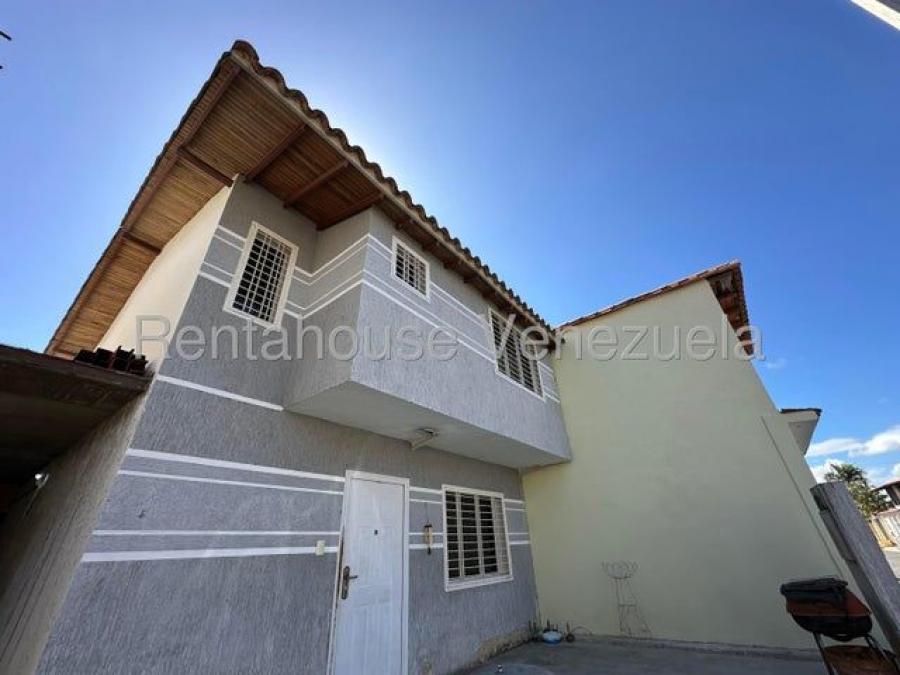 Se vende lindo Townhouse en La Morita I