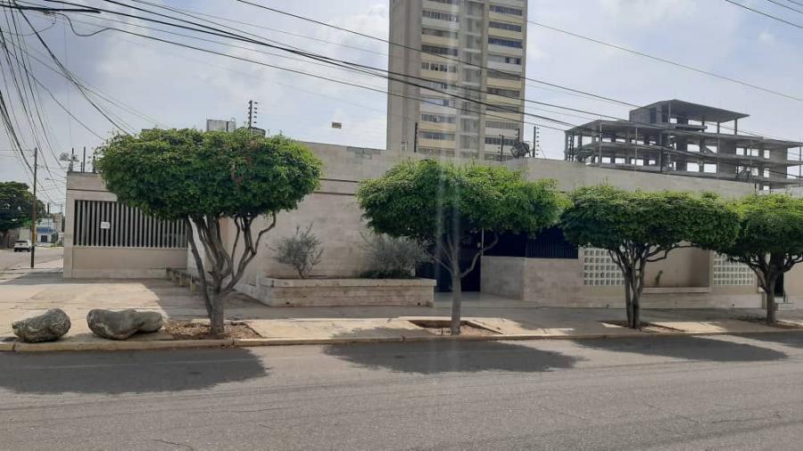 Foto Local en Venta en Olegario Villalobos, Maracaibo, Zulia - U$D 180.000 - LOV235603 - BienesOnLine