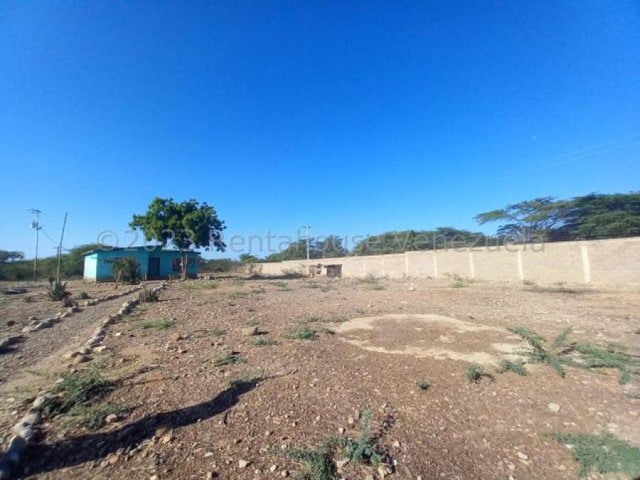 Terreno y casa en venta en la Calle carretera de Coro