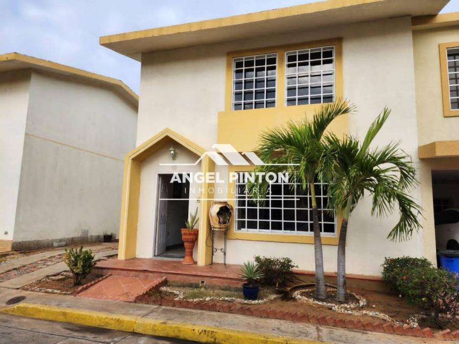 TOWNHOUSE ALQUILER AV GOAJIRA MARACAIBO API 6428