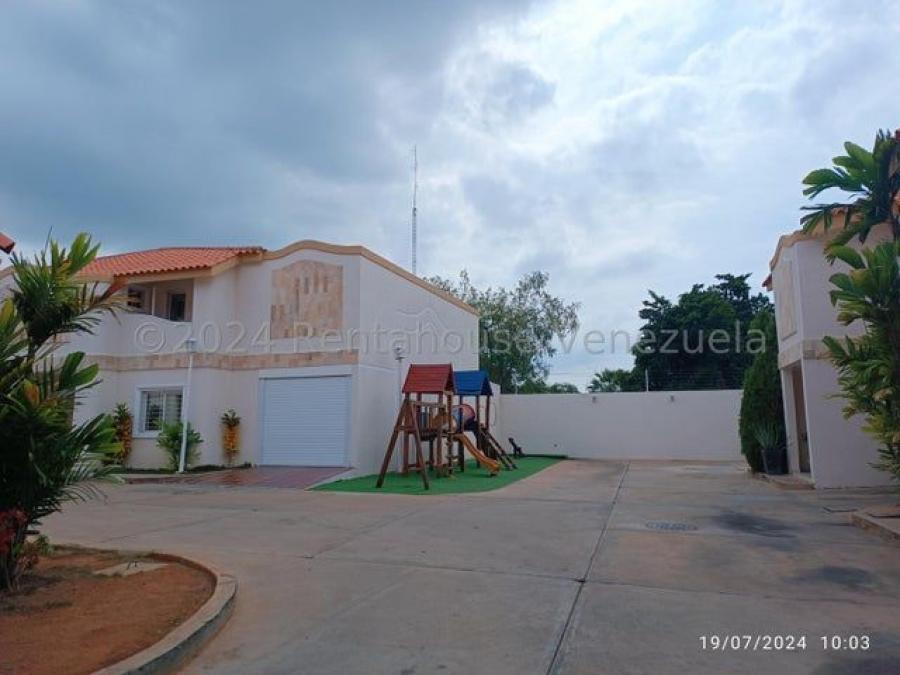 Townhouse amoblado en alquiler en Tierra Negra