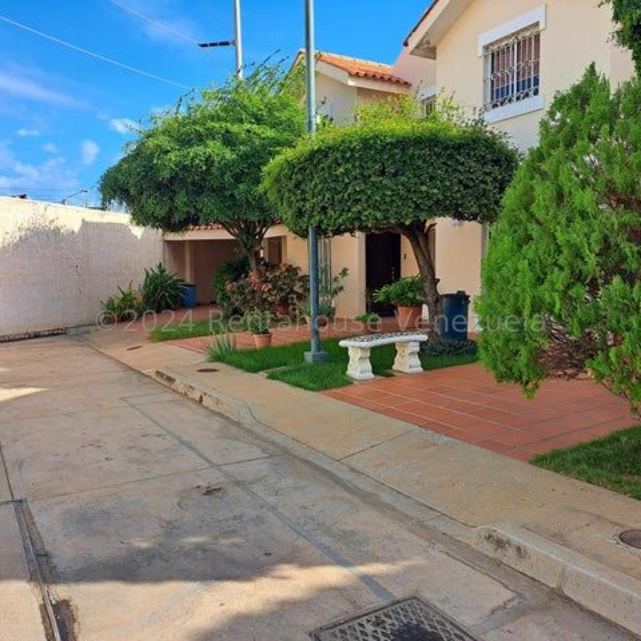 Townhouse amoblado en alquiler en zona norte