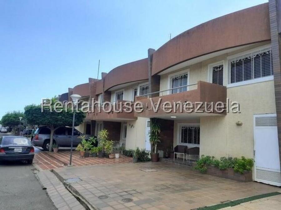 Townhouse amoblado en alquiler en Zona Norte