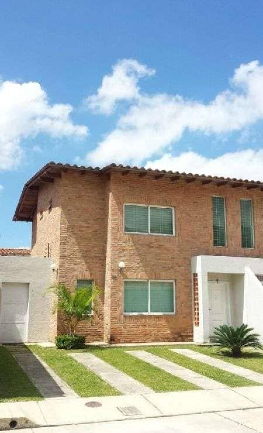 TOWNHOUSE CONJUNTO RESIDENCIAL LAS TRINITARIAS, SAN DIEGO. LUISA MEZONES VENDE