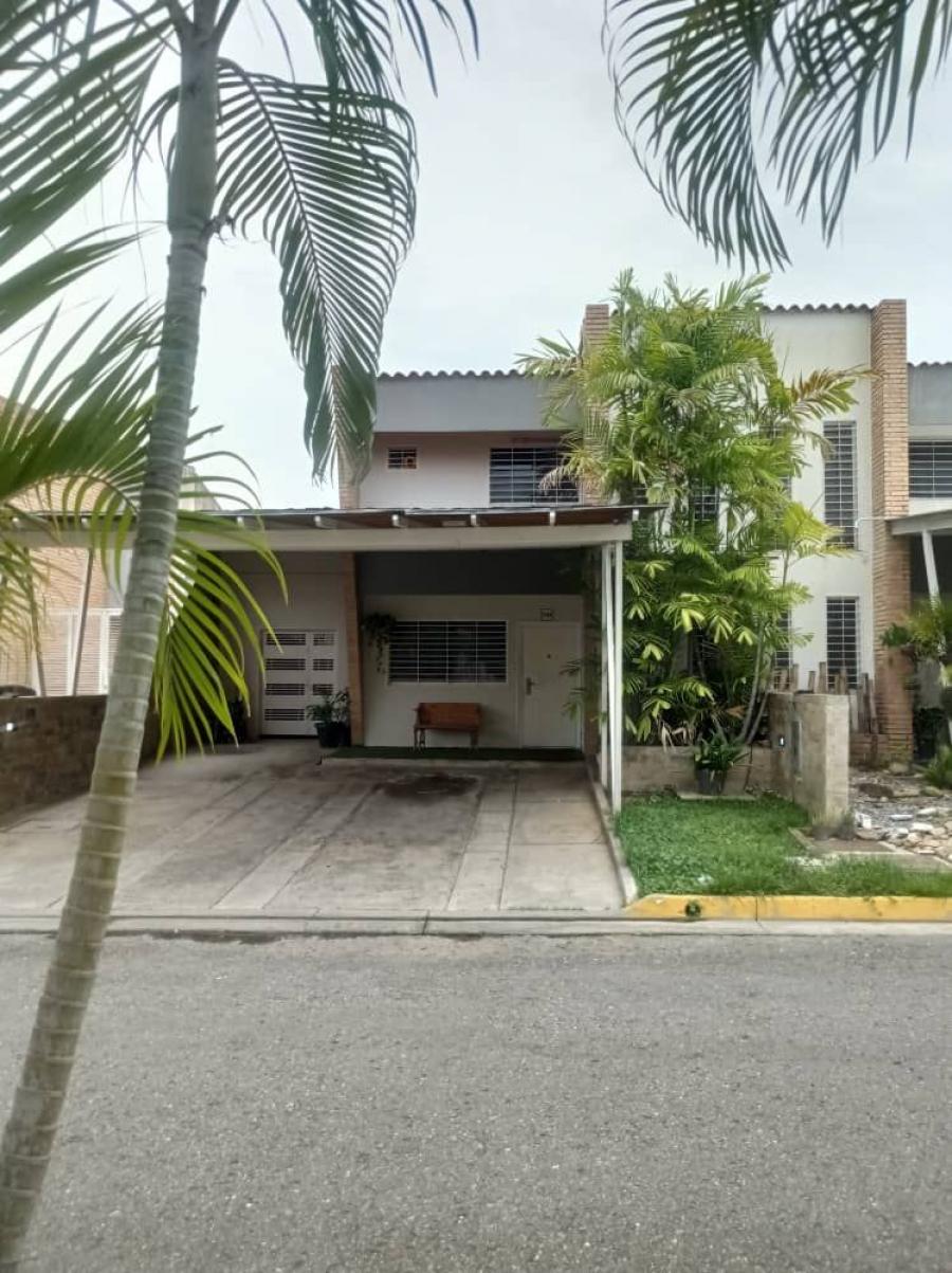 TOWNHOUSE EN RESIDENCIAS CASAS DE CAMPO SECTOR EL COLONIA, SAN DIEGO-CARABOBO. LUISA MEZONES VENDE.