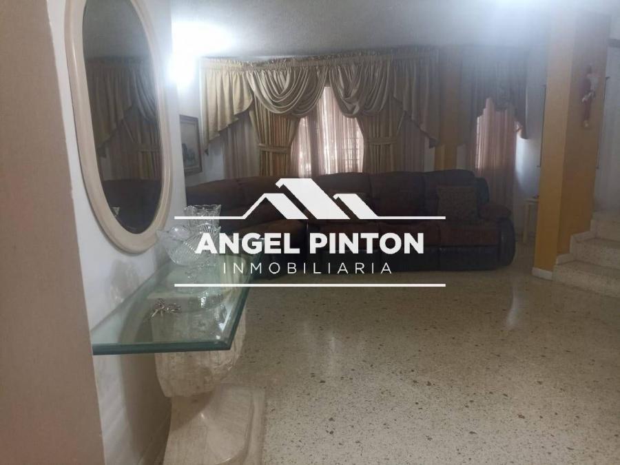 TOWNHOUSE EN VENTA AMPARO LAS LOMAS MARACAIBO API 6634