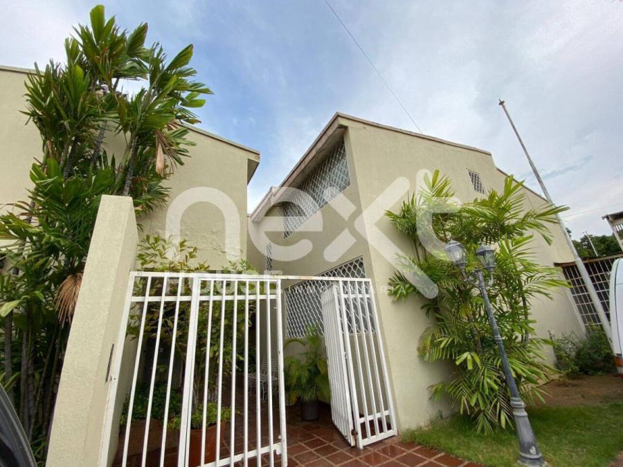 TOWNHOUSE EN VENTA AV. UNIVERSIDAD MARACAIBO NEXT 106