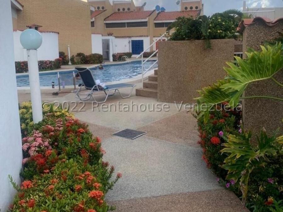 Townhouse en Venta en Flamingo, Falcon MLS #23-11778 GR 