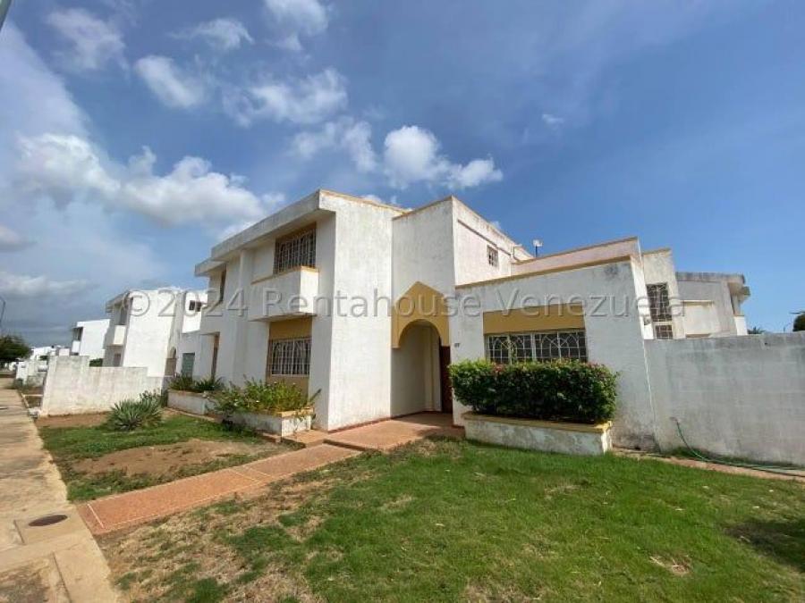 Townhouse en venta en Fuerzas Armadas