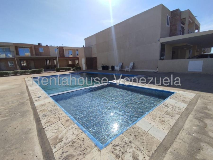 Townhouse en Venta en Los Caciques, Falcon MLS #25-1013 GR