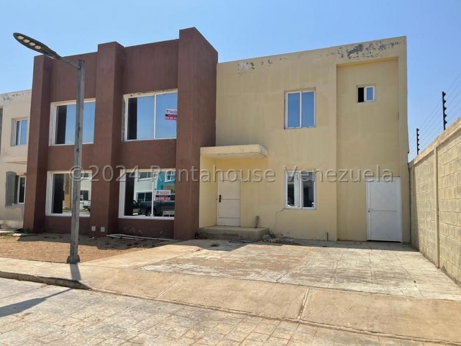 Townhouse en Venta en Puerta Maraven, Falcon MLS #24-10163 GR 