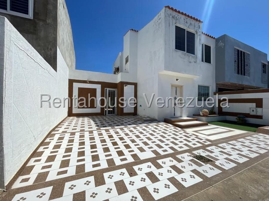 Townhouse en Venta en Puerta Maraven, Falcon MLS #25-8445 GR 