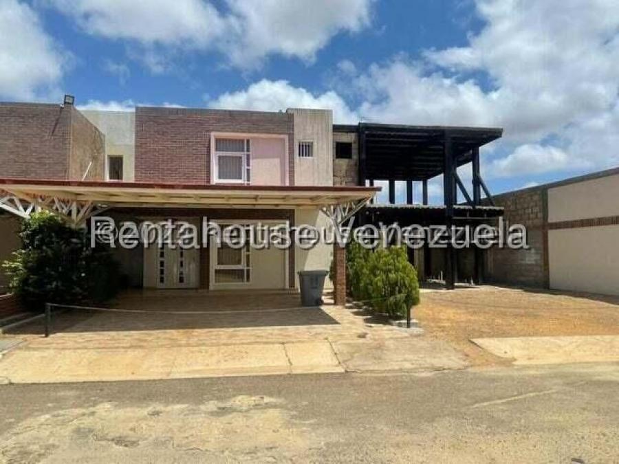 Townhouse en Venta en Punto Fijo, Falcon MLS #25-8201 GR 