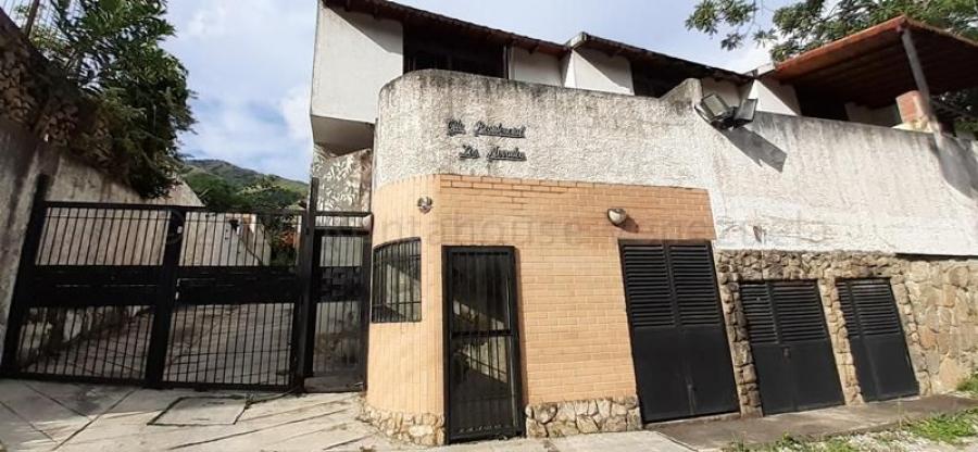 TOWNHOUSE EN VENTA LA ENTRADA NAGUANAGUA CARABOBO 21-4818 RAHV