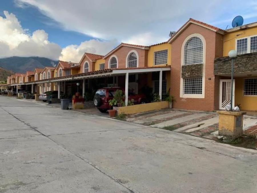 TOWNHOUSE EN VENTA MONTESERINO SAN DIEGO CARABOBO 21-1040 RAHV