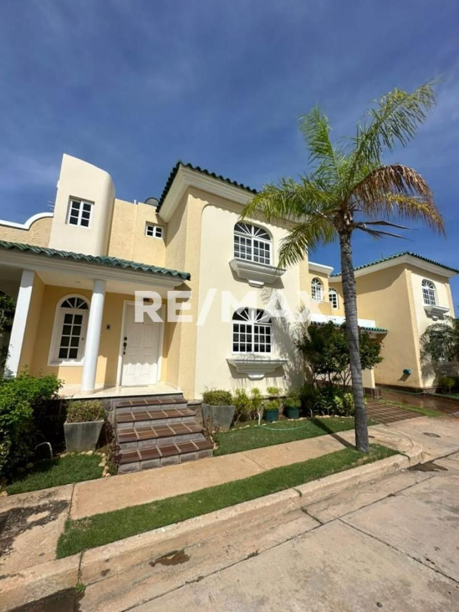 TownHouse en Venta Villa Lago Country II Remax Millenium