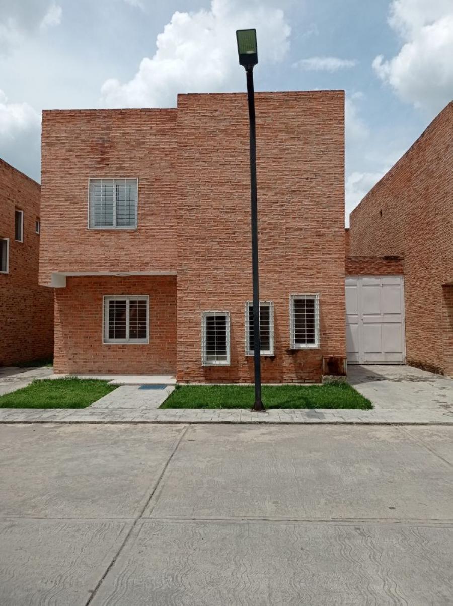 TOWNHOUSE RES. VAJEGREDA SAN DIEGO SECTOR MONTESERINO, CARABOBO. LUISA MEZONES VENDE.